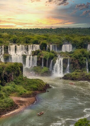 Die Iguazu-Wasserfälle von der brasilianischen Seite.