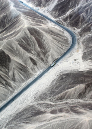Panamerikanische Autobahn durch die Nazca-Wüste, Peru, Südamerika