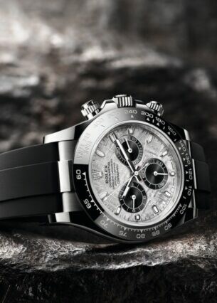 Eine Rolex Oyster Perpetual Cosmograph Daytona in Seitenlage.