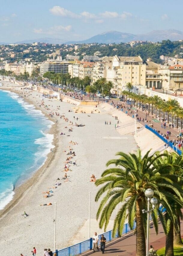 Blick auf den Strand von Nizza.