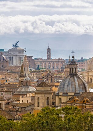 Panoramablick über Rom mit einigen Sehenswürdigkeiten