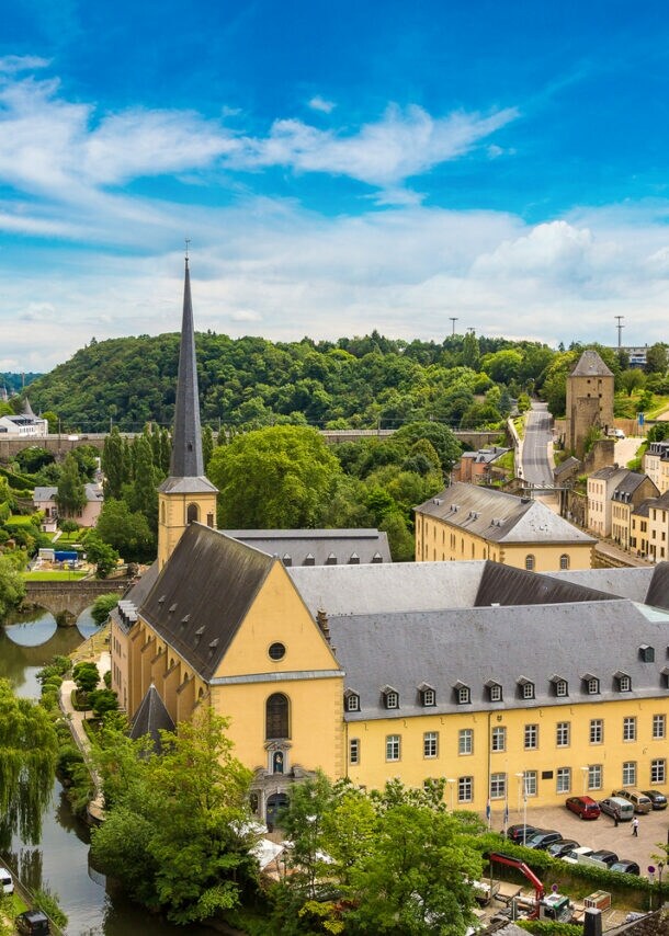 Panoramablick über Luxemburg mit der Abtei Neumünster und der Kirche St. Jean du Grund