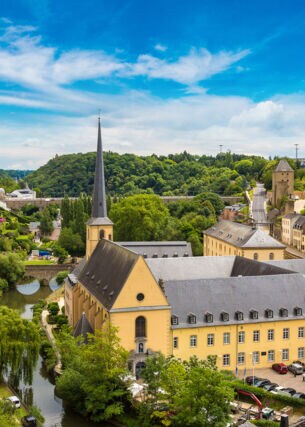 Panoramablick über Luxemburg mit der Abtei Neumünster und der Kirche St. Jean du Grund