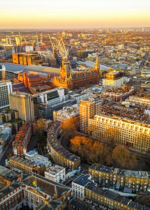 Luftbild vom Hotel The Standard und anderen Gebäuden am King's Cross in London