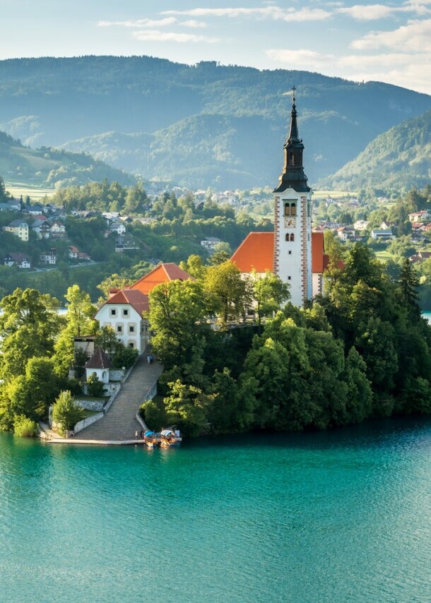 Kleine Insel im Bleder See in Slowenien