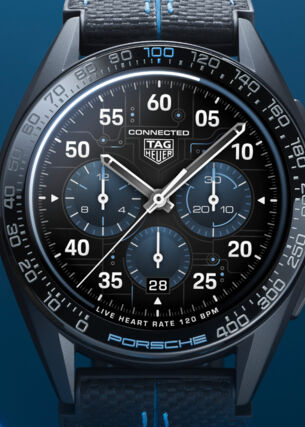 schwarz-blaue Uhr mit Komplikationen vor blauem Hintergrund mit Laserstrahlen