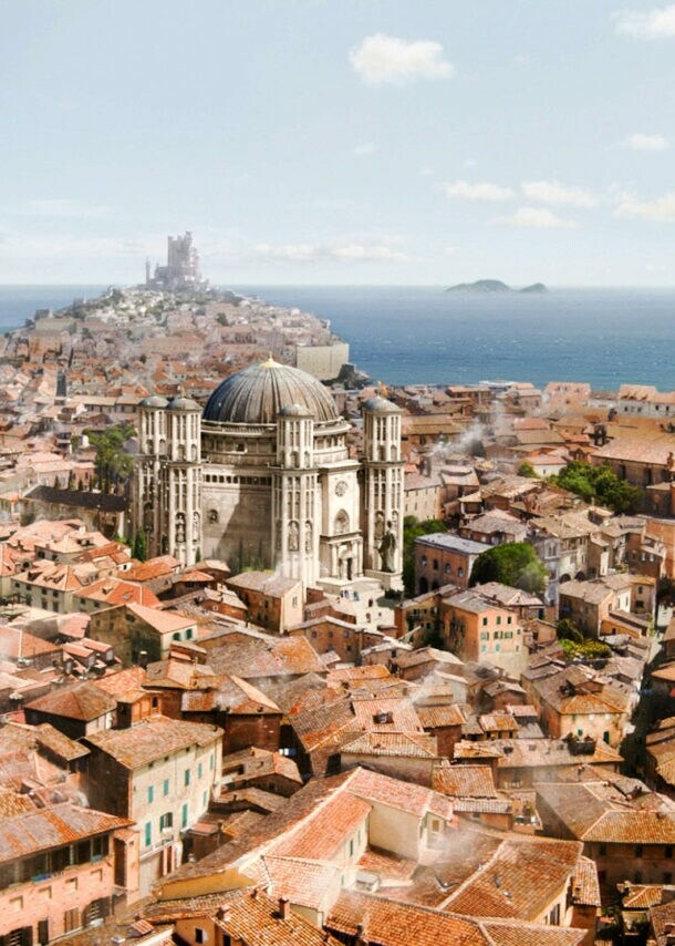 Panorama der mittelalterlichen Stadt Königsmund am Meer, Szenenbild der TV-Serie Game of Thrones