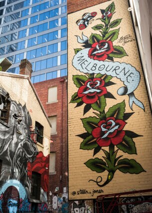 Mit Graffiti bemalte Häuserwände in Melbourne