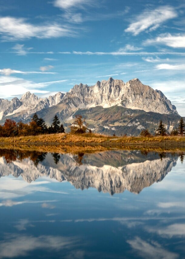 Der Wilde Kaiser spiegelt sich in einem See