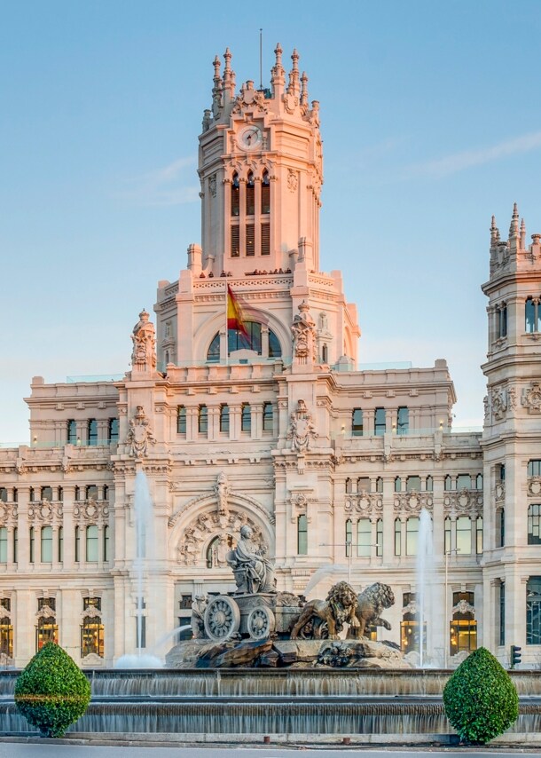 Aufnahme des Plaza de Cibeles mitten in Madrid.