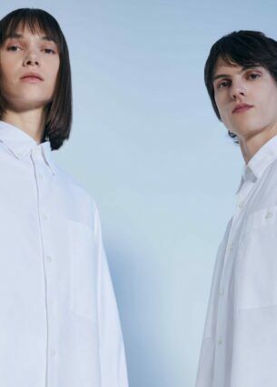 Zwei Models in weißen hemden und Hosen