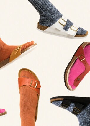 Übersicht verschiedener Sandalenmodelle der Marke Birkenstock an mit Socken bekleideten Füßen