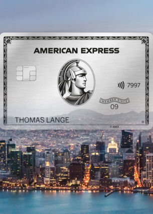 Collage von einer American Express Platinum Card über der Skyline San Franciscos