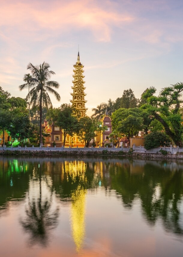 Panoramaaufnahme einer Pagode in Hanoi.