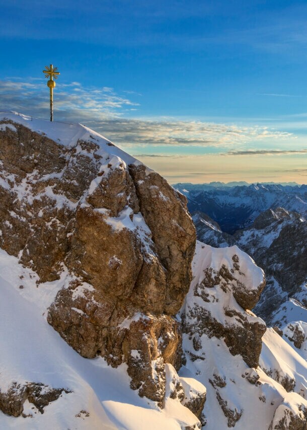 Der anspruchsvolle Aufstieg über den Höllental-Klettersteig auf die Zugspitze belohnt mit einer Top-Aussicht. 