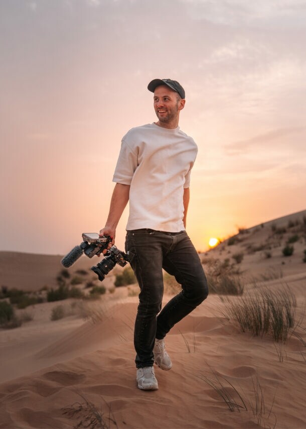 Dennis Schmelz auf einer seiner Reisen in die Vereinigten Arabischen Emirate.