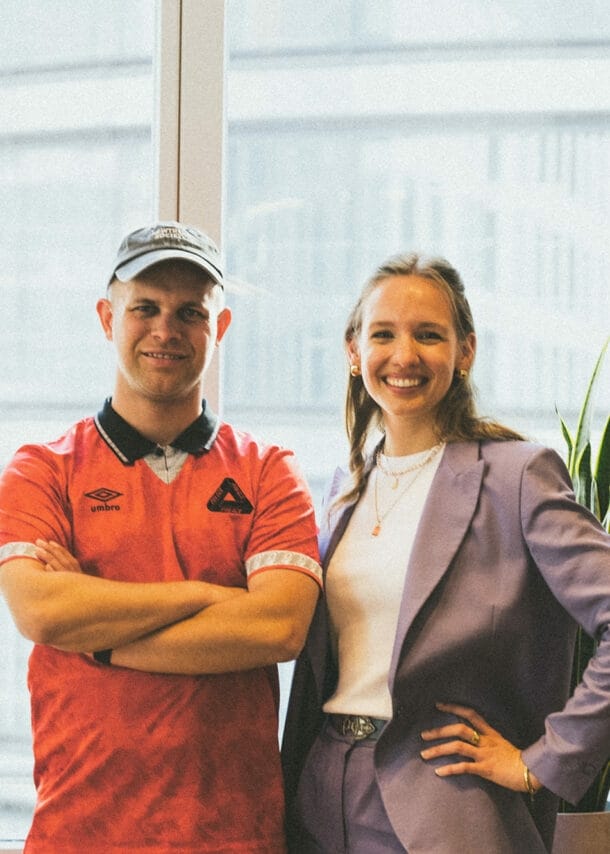 Fotografie von Benjamin Diedering und Angelica Conraths in ihrem Büro.
