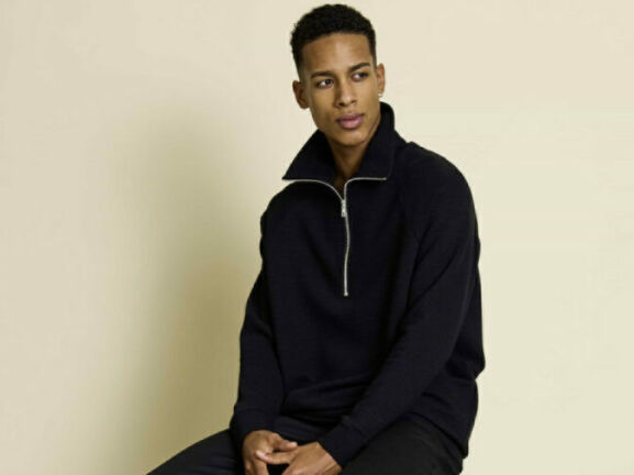 Collage aus zwei Bildern, auf denen ein weibliches und ein männliches Model Mode präsentieren