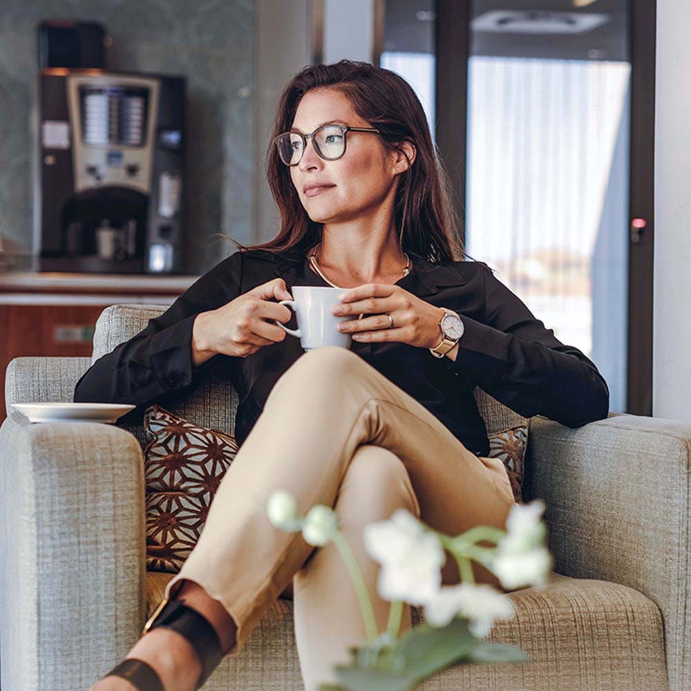 Tile-BMW-Premium-Card-Priority-Pass