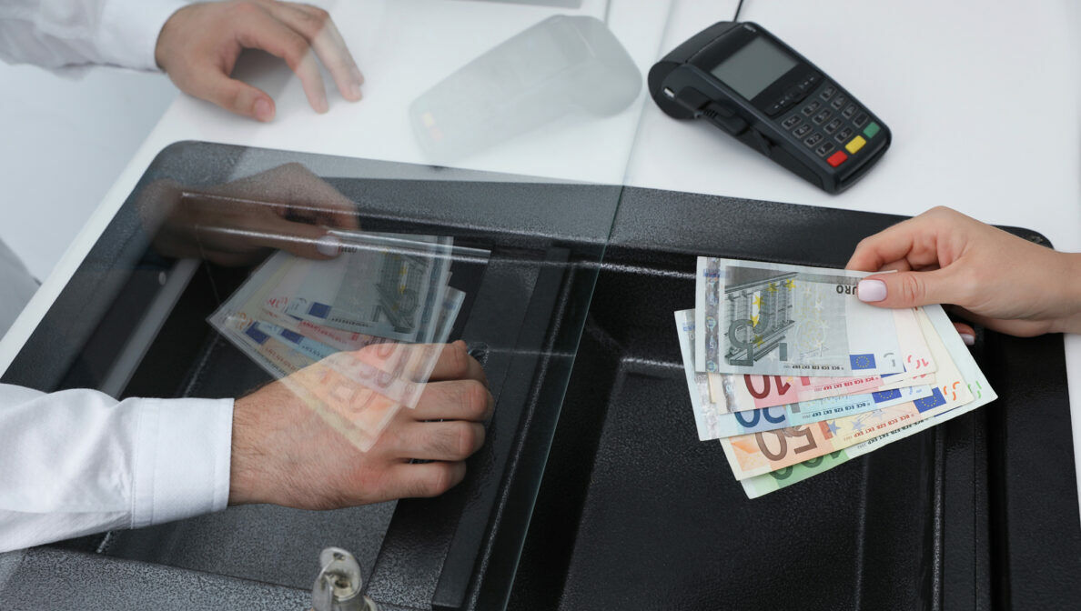 Bargeld auf ein Girokonto einzahlen Kosten vermeiden! AMEXcited Guide