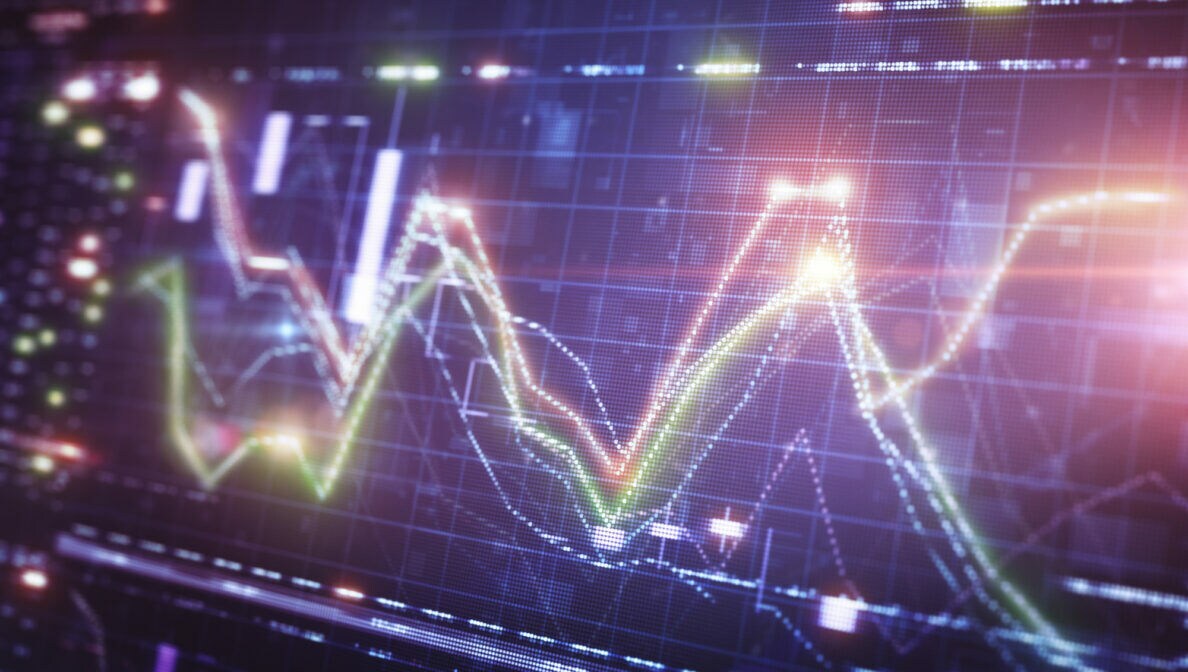 Ein Bildschirm zeigt verschiedene steigende und fallende Kurse.