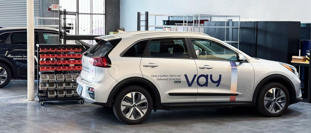 Ein Fahrzeug des Berliner Start-up-Unternehmens Vay Technology ist in einer Garage zu sehen. Das Berliner Start-up-Unternehmen wird in den USA in diesem Jahr seine Flotte von ferngesteuerten Mietwagen von 30 auf rund 100 Fahrzeuge mehr als verdreifachen. (zu dpa: «Berliner Start-up Vay baut Telefahr-Flotte in den USA aus»)