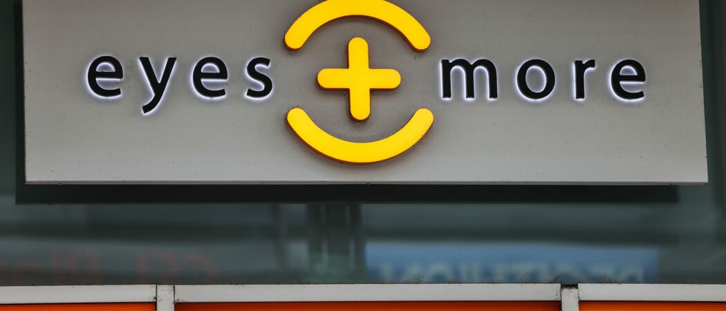 Ein Logo an der Filiale der Optikerkette Eyes and More. Die Optikerkette Eyes and More will 150 neue Filialen in Deutschland eröffnen. (zu dpa: «Optikerkette Eyes and More plant 150 neue Filialen bis 2029»)