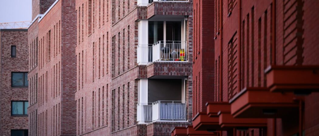 Blogbild: Gebäudekomplex von außen