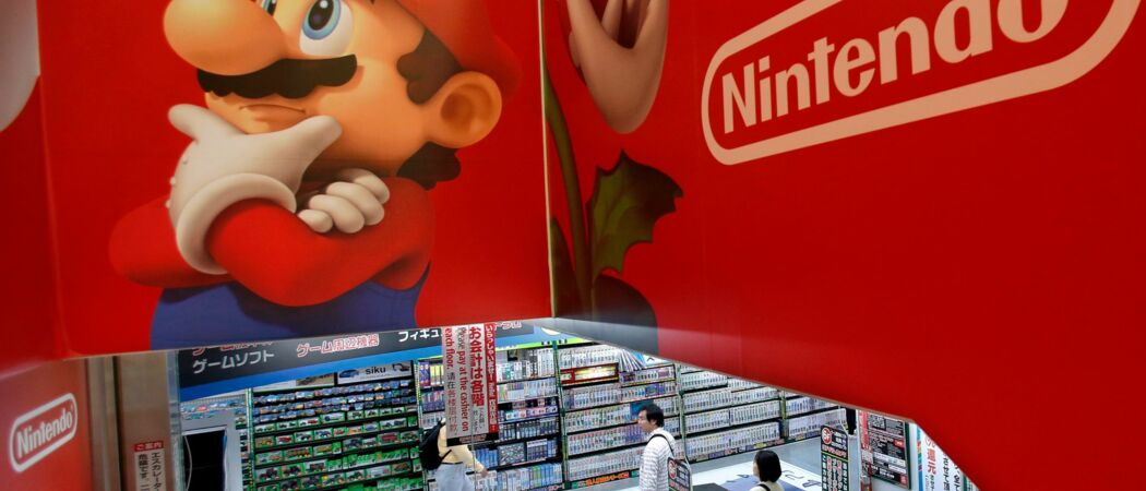 07.05.2014. Japan, Tokio: Das Logo des japanischen Videospieler-Spezialisten Nintendo ziert den Stand des Herstellers in einem Elektrogeschäft. (zu dpa: «Nintendo Switch 2 kommt am 5. Juni auf den Markt»)