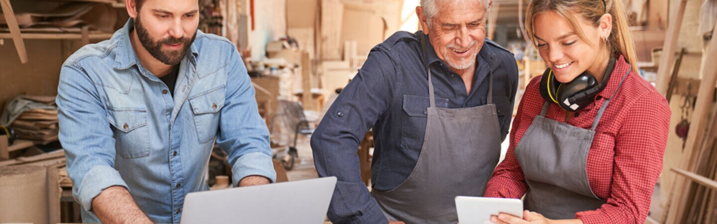 Blogbild: 3 Mitarbeitende