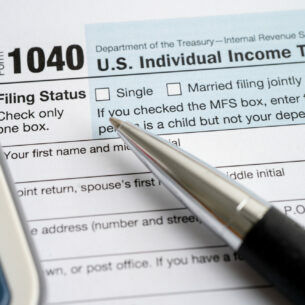 Detailaufnahme eines englischsprachigen Steuerdokuments.