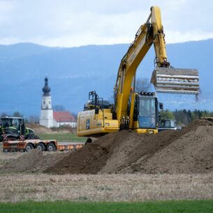 Baubeginn für BMW-Batteriewerk