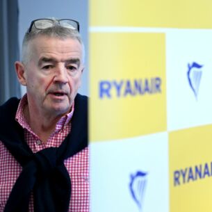 Ryanair-CEO Michael O'Leary bei einer Pressekonferenz. (zu dpa: «Ryanair verschiebt Ende der ausgedruckten Bordkarte»)