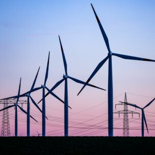 Blogbild: Windräder im Sonnenaufgang