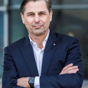 Klaus Zellmer, neuer Vorstandsvorsitzender der SKODA AUTO a.s. Der neue Skoda-Chef Klaus Zellmer hat zum Antritt seines Jobs bei der tschechischen VW-Tochter am Freitag die Rückkehr zu kürzeren Wartezeiten für Autokäufer als wichtiges Ziel benannt. (zu dpa: «VW-Tochter Skoda steigert Gewinn um fast ein Drittel»)