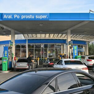 Eine Tankstelle von Aral im polnischen Slubice.. (zu dpa: «Vor den Pfingstferien: Wo es sich lohnt zu tanken»)