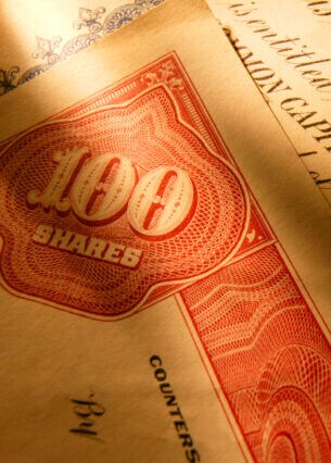 Alte Aktien und Zertifikate über Unternehmensanteile.