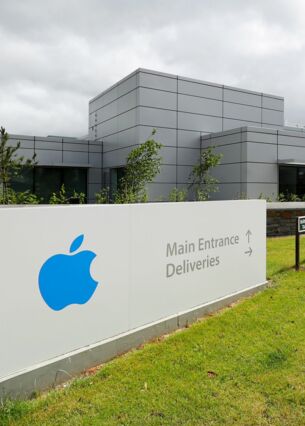 Ein Blick auf die europäische Zentrale des Technologieunternehmens Apple im Hollyhill Industriepark. (zu dpa: «Apple-Milliarden bescheren Irland hohen Haushaltsüberschuss»)