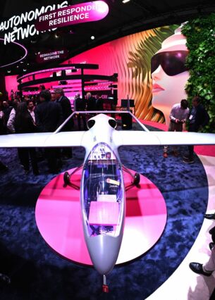 Am Stand der Deutschen Telekom bei der Mobilfunk-Messe Mobile World Congress (MWC) steht eine