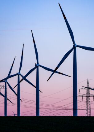 Blogbild: Windräder im Sonnenaufgang