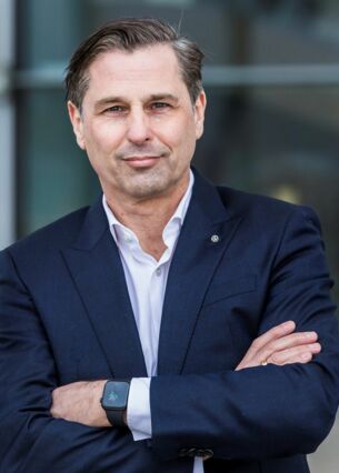 Klaus Zellmer, neuer Vorstandsvorsitzender der SKODA AUTO a.s. Der neue Skoda-Chef Klaus Zellmer hat zum Antritt seines Jobs bei der tschechischen VW-Tochter am Freitag die Rückkehr zu kürzeren Wartezeiten für Autokäufer als wichtiges Ziel benannt. (zu dpa: «VW-Tochter Skoda steigert Gewinn um fast ein Drittel»)