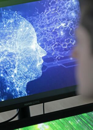 Mit dem Begriff der Künstlichen Intelligenz (KI) werden derzeit viele Hoffnungen zur Lösung gesellschaftlicher und auch wirtschaftlicher Probleme verbunden. Welcher Nutzen die KI bringt, wird die Zukunft zeigen. (zu dpa: «Studie: Kein «Produktivitätswunder» durch KI zu erwarten»)