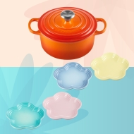 Link to Le Creuset combo Round French Oven 18 cm (Flame) and Sorbet Set of 4 Small Flower Plate details page