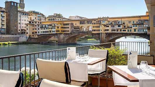 Picteau Lounge dehors with Ponte Vecchio view