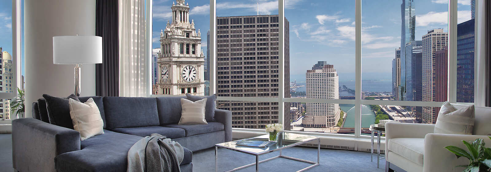 Deluxe One-Bedroom Lake View Suite, Living Room