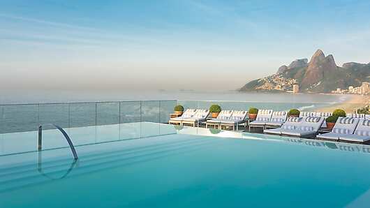 Rooftop pool with Ipanema View
