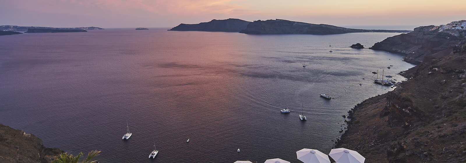 Katikies Kirini hotel in Santorini, Oia promises to bedazzle your senses with its exquisite setting and miraculous views to the Caldera.