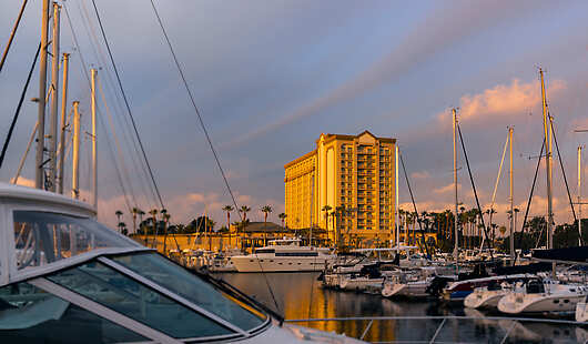 This iconic waterfront hotel brings distinctive elegance, legendary service, and contemporary style to the marina.