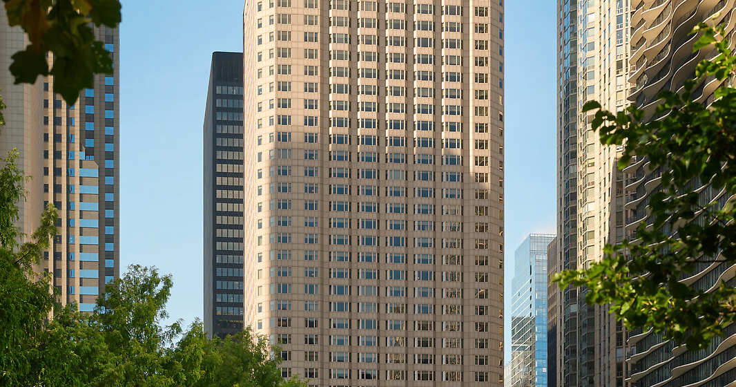 Steps away from some of the city’s most iconic landmarks, Fairmont Chicago Millennium Park provides a refined urban escape in the heart of downtown.