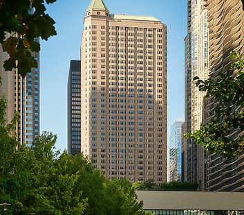 Steps away from some of the city’s most iconic landmarks, Fairmont Chicago Millennium Park provides a refined urban escape in the heart of downtown.